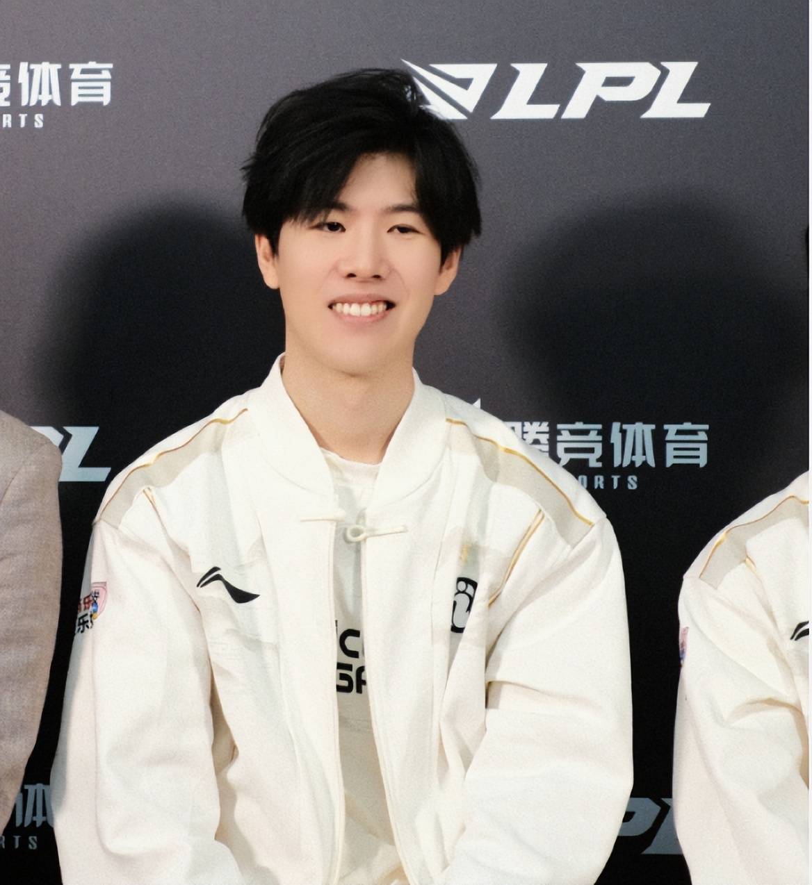 九游体育-TheShy回归赛场,战术调整首场状态亮眼,德国队观众沸腾!的简单介绍