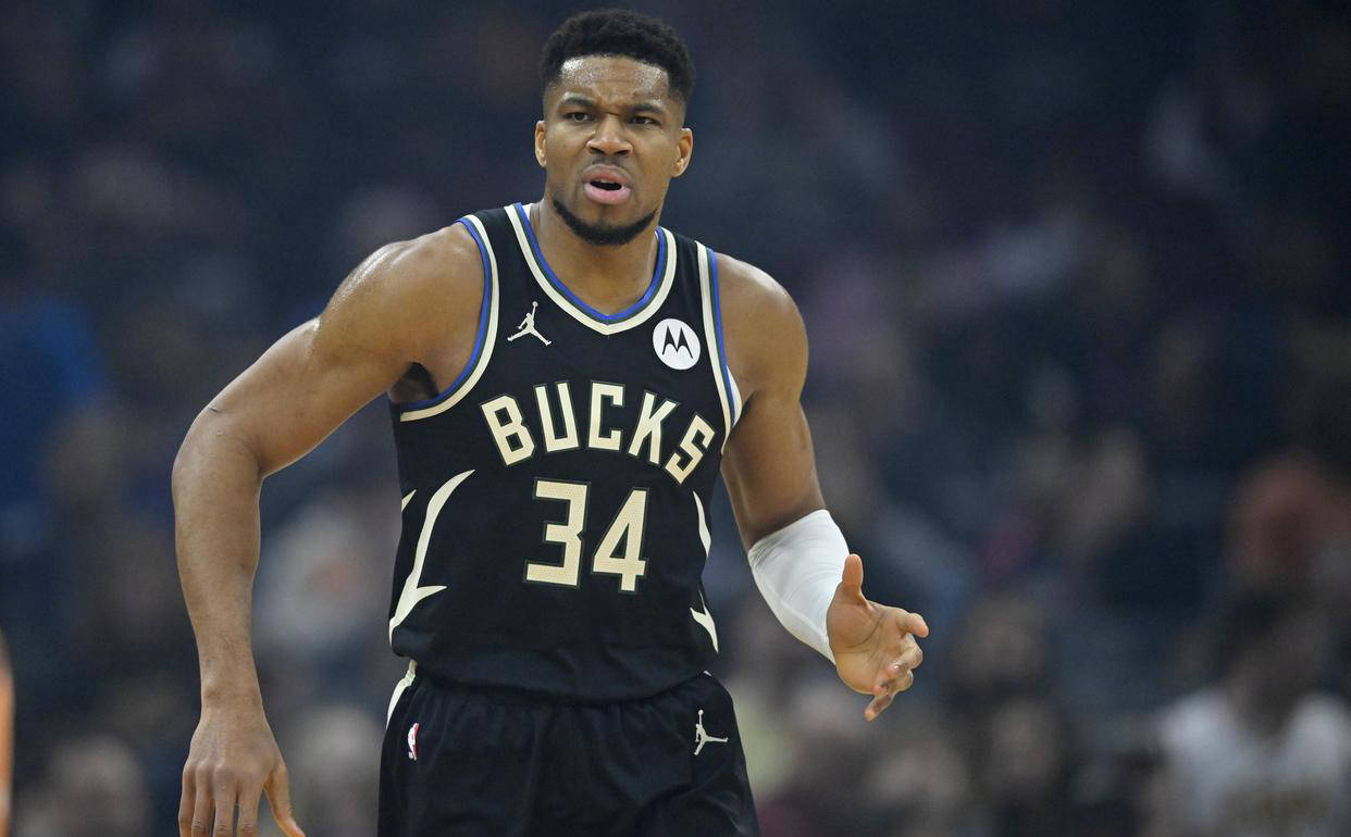 九游-字母哥在RNG比赛中势不可挡，战术调整引发热议！的简单介绍